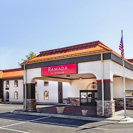 Ramada By Wyndham Hendersonville Extérieur photo