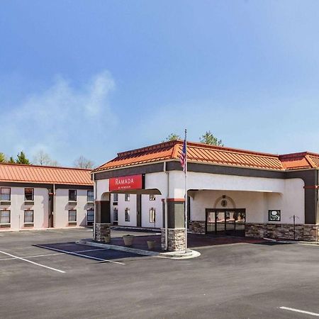 Ramada By Wyndham Hendersonville Extérieur photo