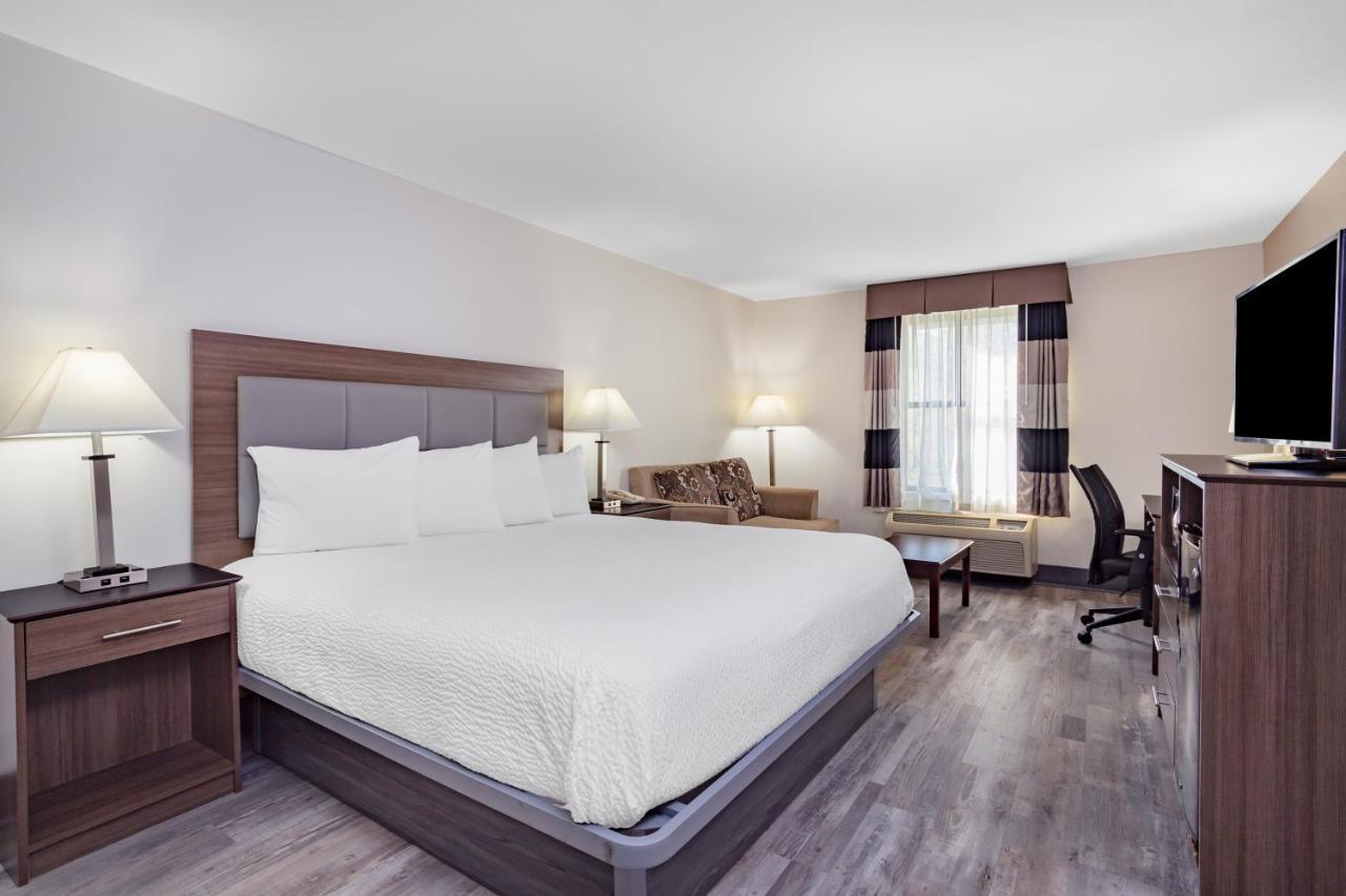 Ramada By Wyndham Hendersonville Extérieur photo