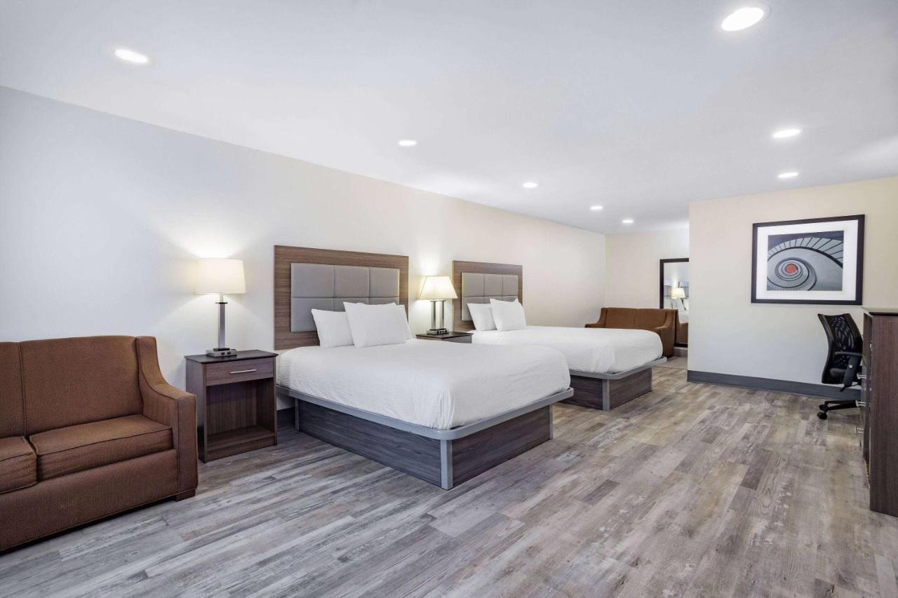 Ramada By Wyndham Hendersonville Extérieur photo
