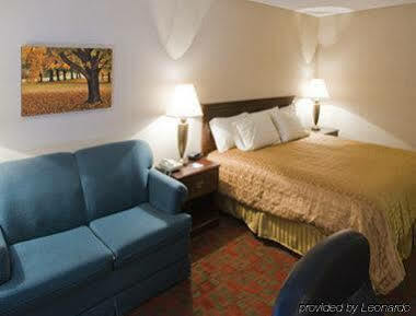 Ramada By Wyndham Hendersonville Extérieur photo